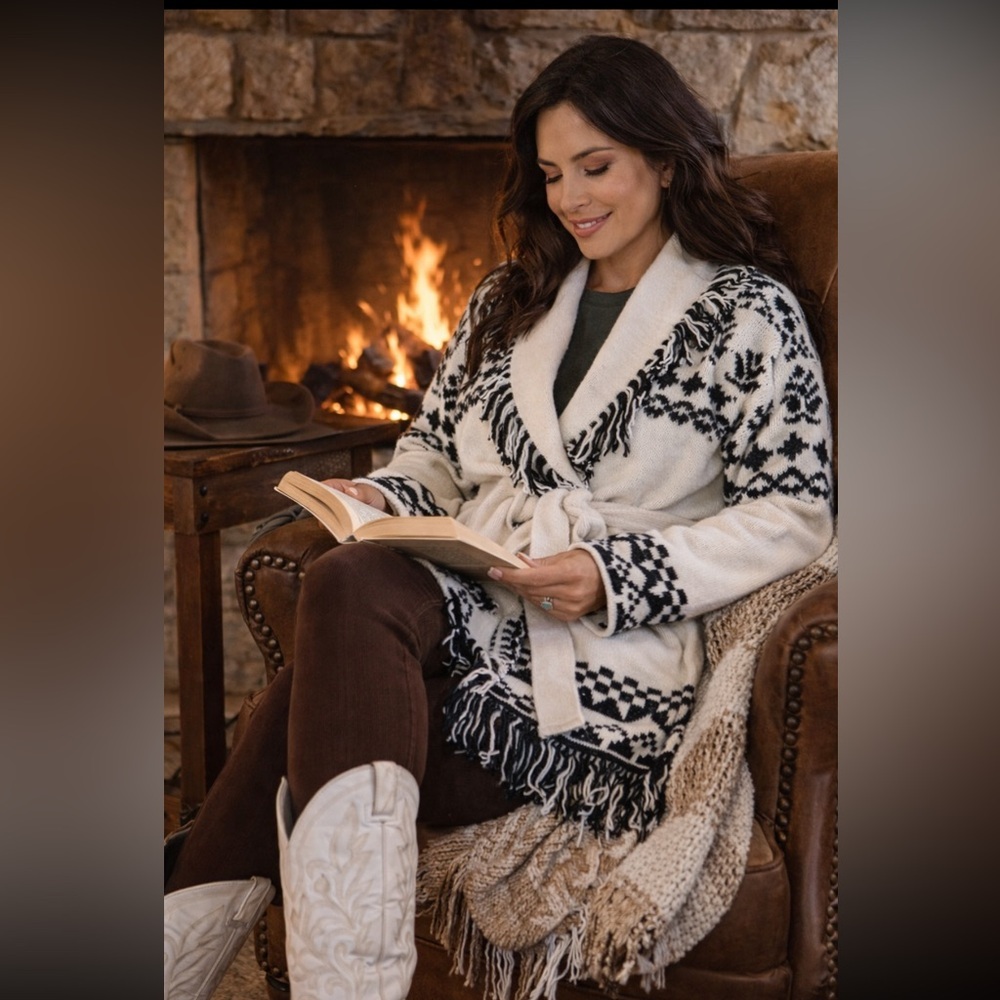 Blu Pepper NWT fringed knit 🧶 cardigan size M.